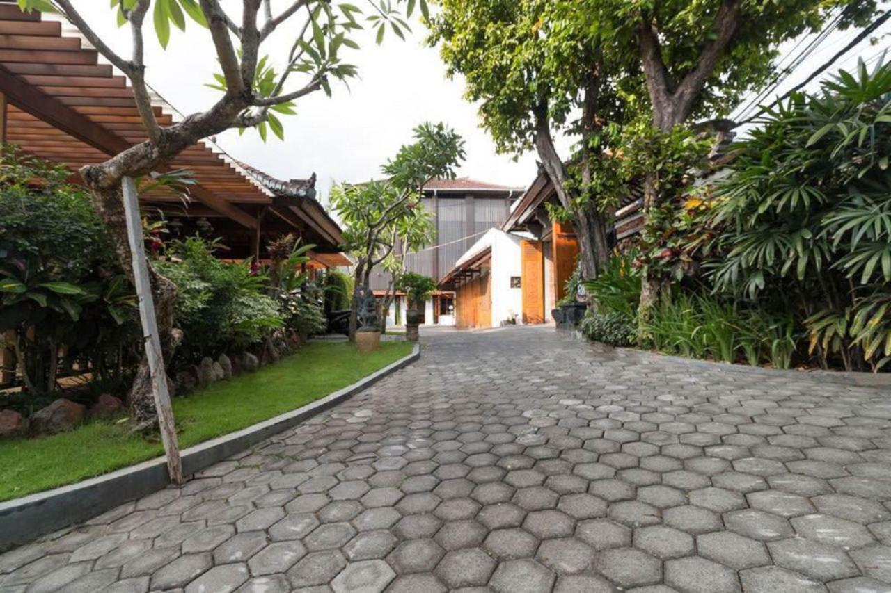 Bali Royal Heritage Villa Seminyak Buitenkant foto