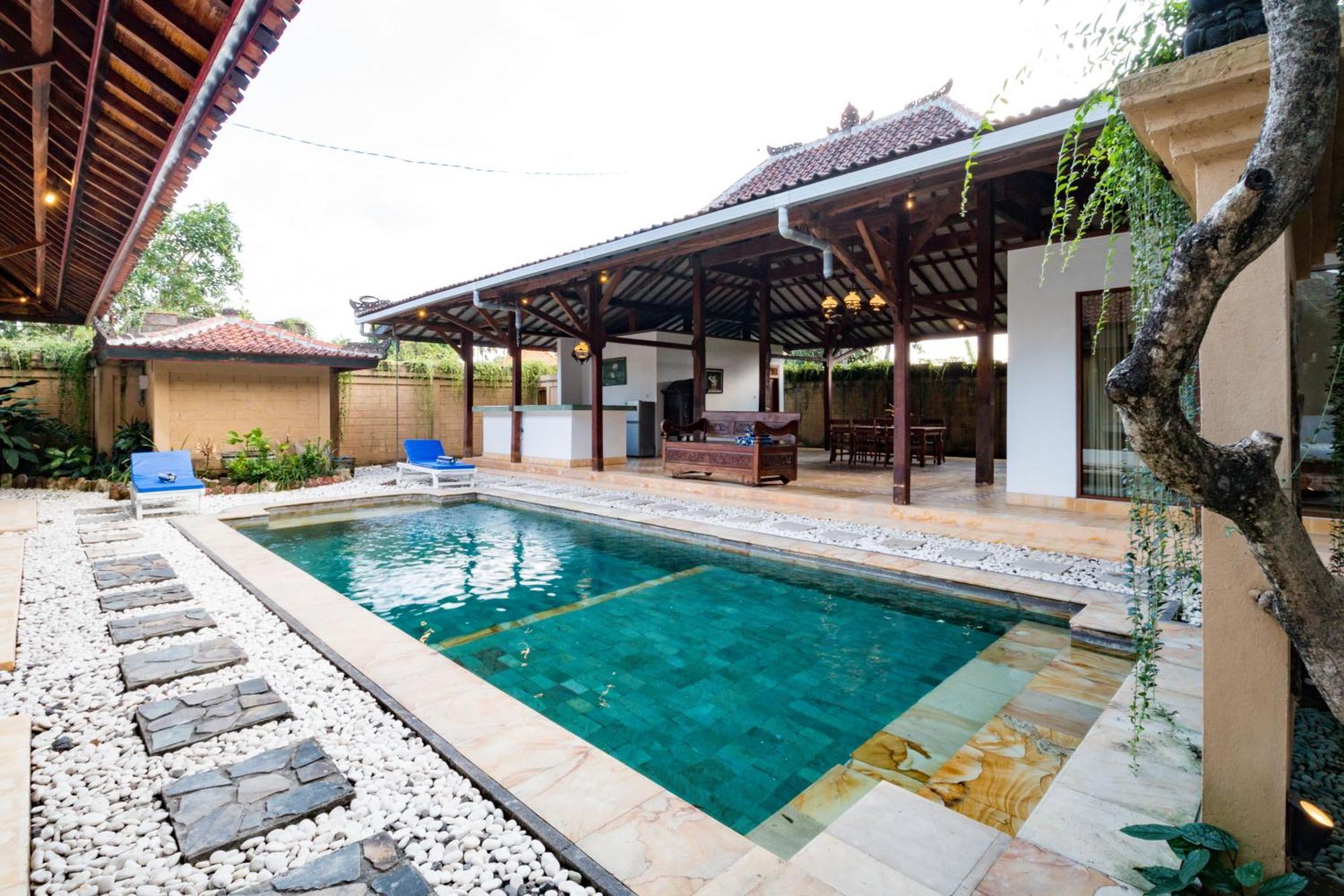 Bali Royal Heritage Villa Seminyak Buitenkant foto
