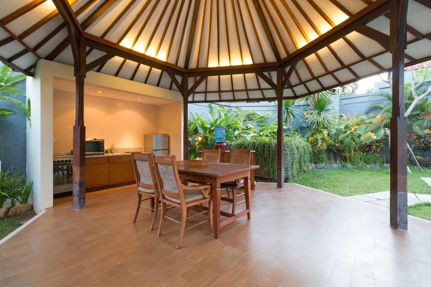 Bali Royal Heritage Villa Seminyak Buitenkant foto