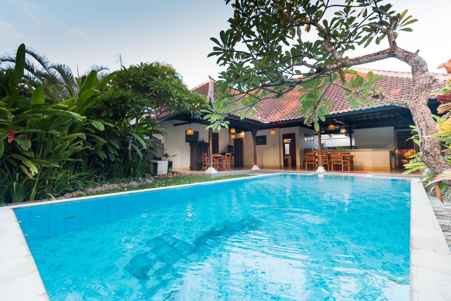Bali Royal Heritage Villa Seminyak Buitenkant foto