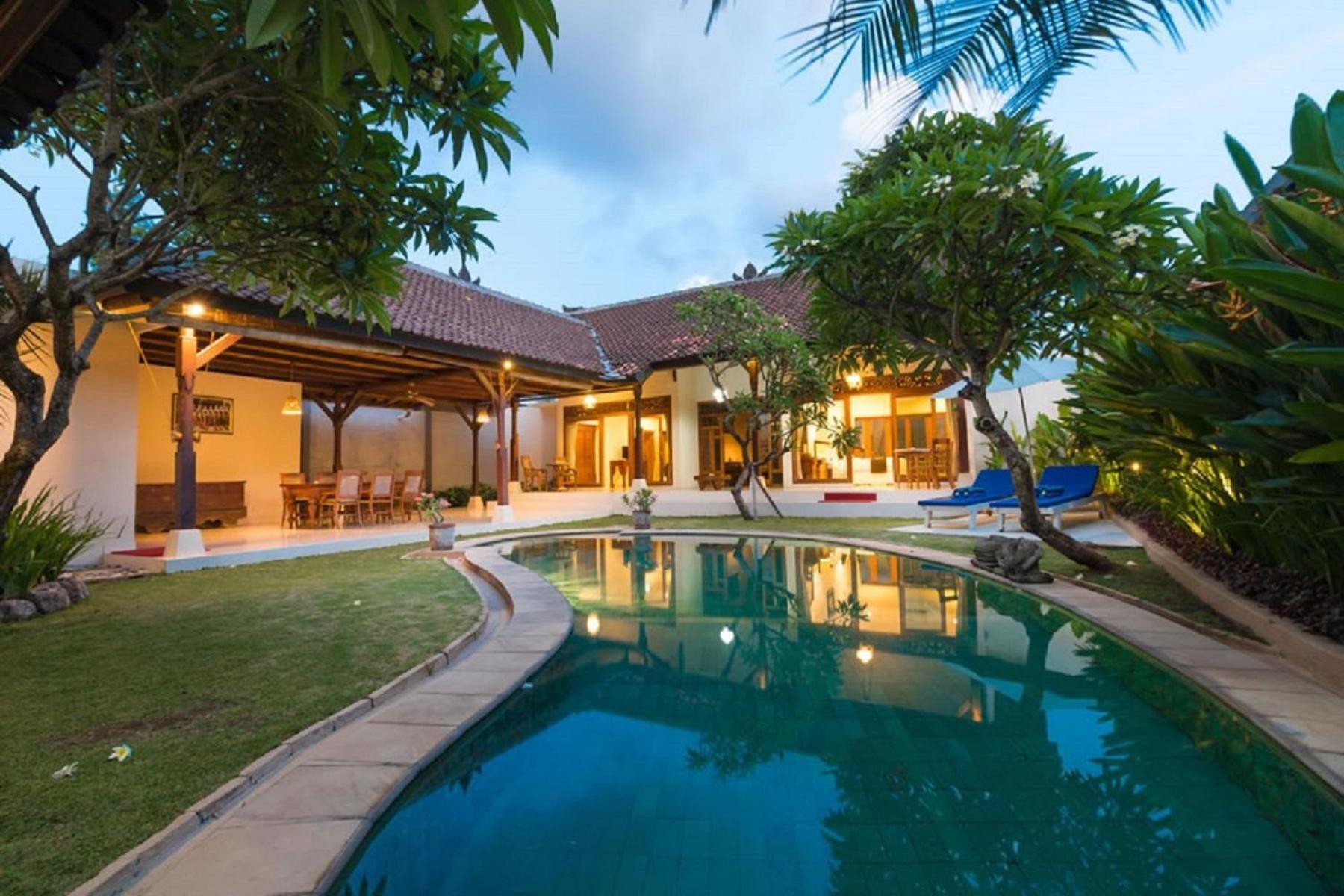 Bali Royal Heritage Villa Seminyak Buitenkant foto